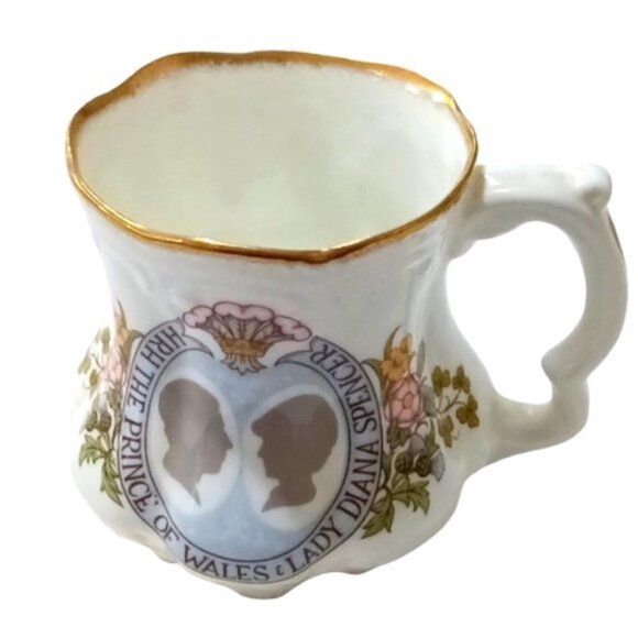 Vintage Lady Eleanor Prince of Wales & Lady Diana Wedding Souvenir Mug 1981 - Picture 1 of 9